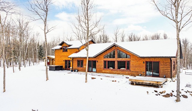 Spacious 5-Bedroom Home with Stunning Views & Privacy, 10 Miles from downtown