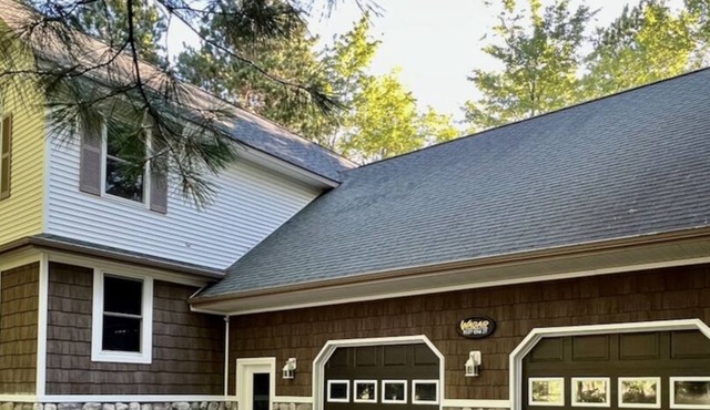 Spacious 5-bedroom home on Heart Lake in lovely Gaylord with WiFi, AC