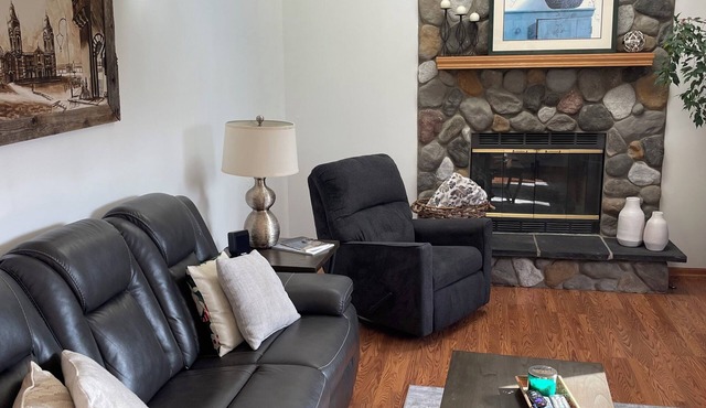 Spacious 5-bedroom home - amazing backyard with fire pit. Great for families