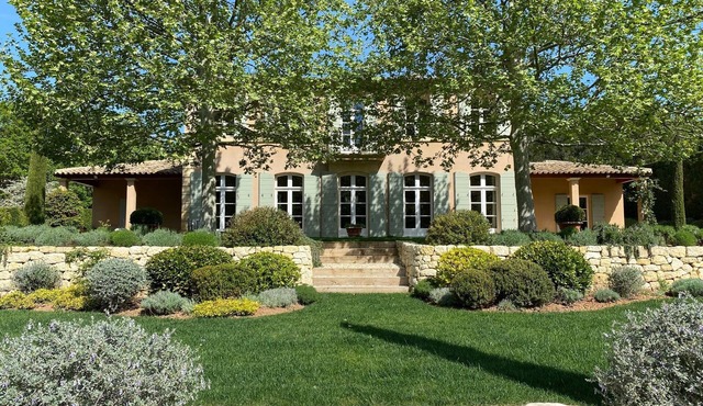 Spacious 5-bedroom house with AC and WiFi in brilliant Aix en Provence