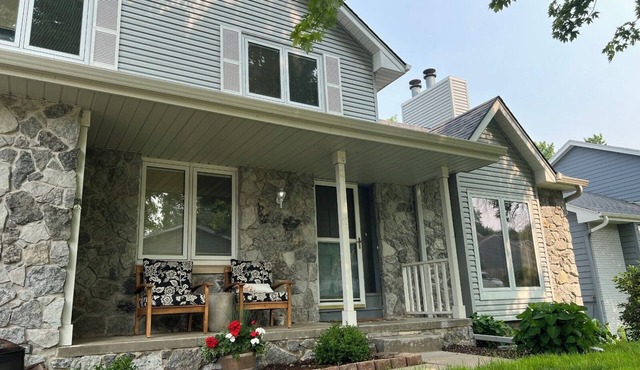 Spacious 5-bedroom house with WiFi, AC in charming Bellevue