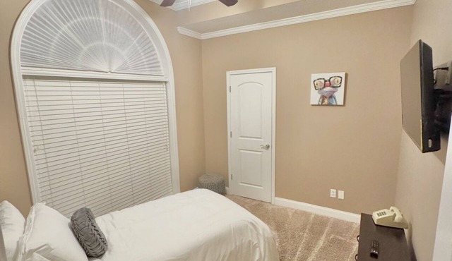 Spacious 5-bedroom house with AC, WiFi in charming Bluffton