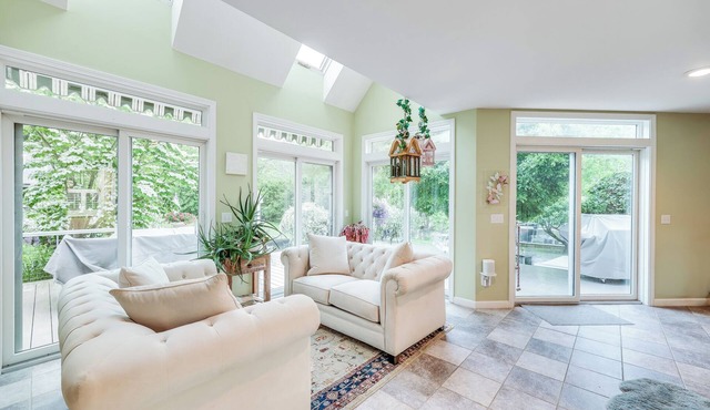 Spacious 5-bedroom house in charming Brewster