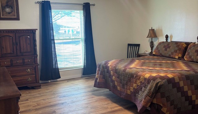 Spacious 5-bedroom house with A/C near a couple of national parks