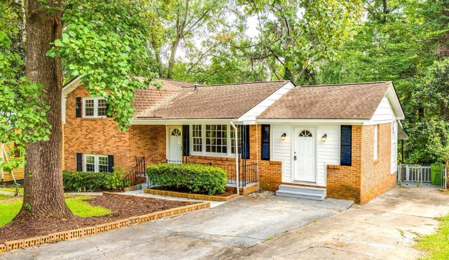 Spacious 5-bedroom house in serene Columbia