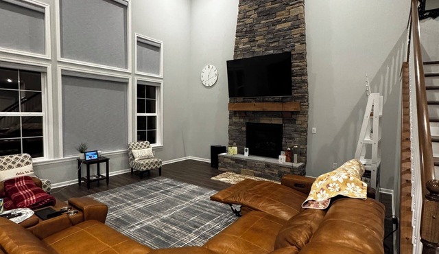 Spacious 5 bedroom house Delaware 1 mile to Alum Creek beach brand new