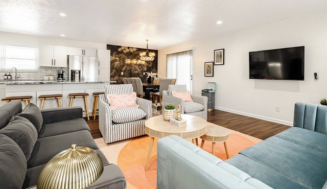 Spacious 5-bedroom house in fantastic Hamilton with WiFi, Game Room