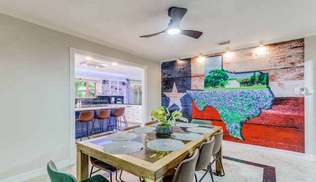 Spacious 5-bedroom house with Pool, Tennis Court, and Fitness Room!
