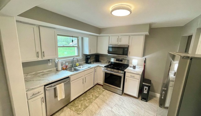 Spacious 5-bedroom house with AC and WiFi in brilliant Machesney Park