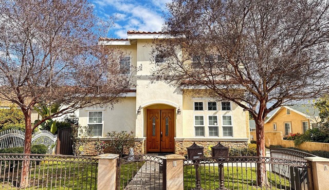 Spacious 5-bedroom house in charming San Gabriel with Tasla charging