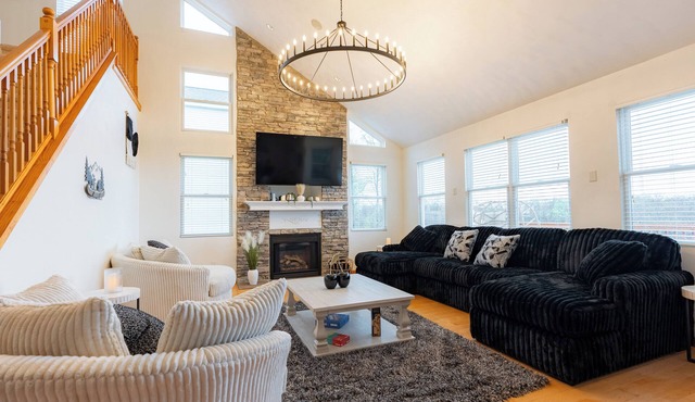 Spacious 5-bedroom house with Majestic Views Hot Tub in delightful Hidden Valley