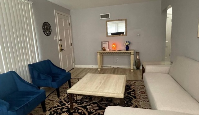 Spacious 5-bedroom house near Great Lakes Naval Base!
