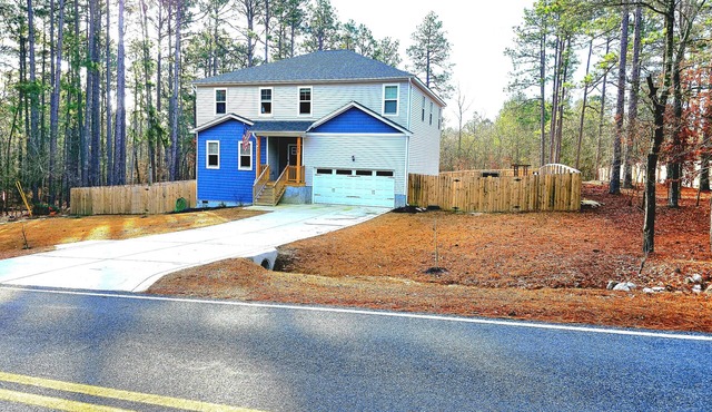 Spacious 5-bedroom house in peaceful West End. 8 minutes to PINEHURST #2!!!