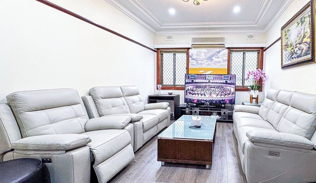 Spacious 5-bedroom house in Revesby