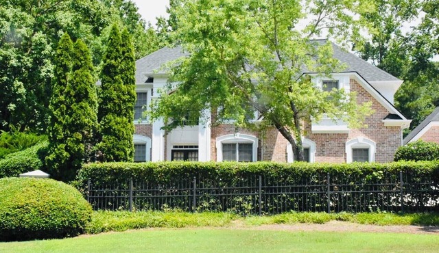 Spacious 5-bedroom house with WiFi, AC in wonderful Atlanta