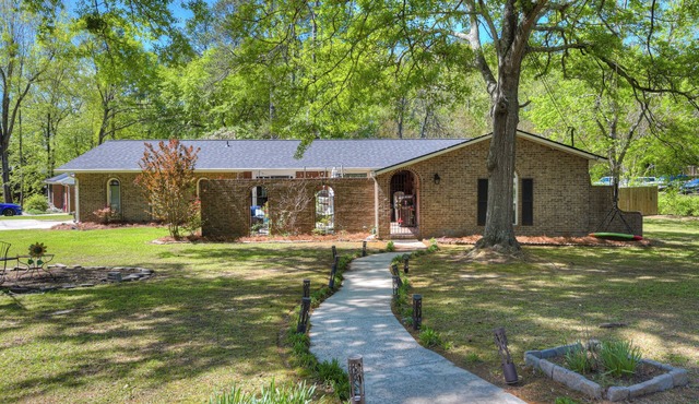 Spacious 5-bedroom house 2.5 miles easy access to Augusta National