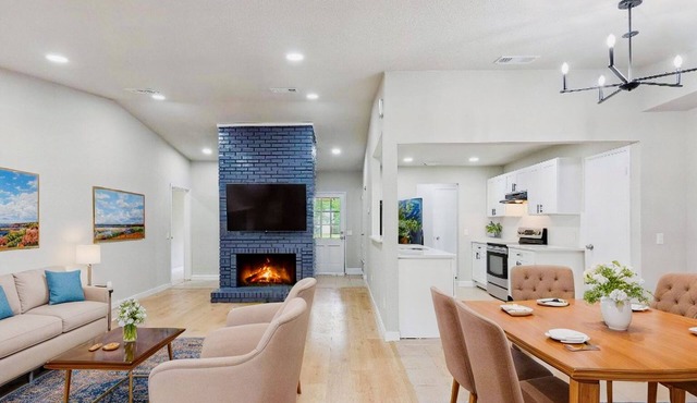 Spacious 5-bedroom house in welcoming Garland with AC