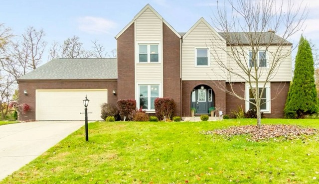 Spacious 5-bedroom house in charming Granger with Hot Tub near Notre Dame