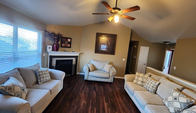 Spacious 5-bedroom house in beautiful Greeley with AC, WiFin