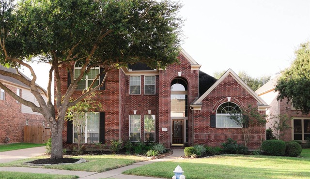 Spacious 5-bedroom house with WiFi and AC in fabulous Houston