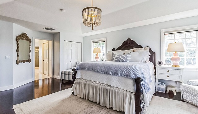 Spacious 5-bedroom house in awesome Jupiter with WiFi, AC