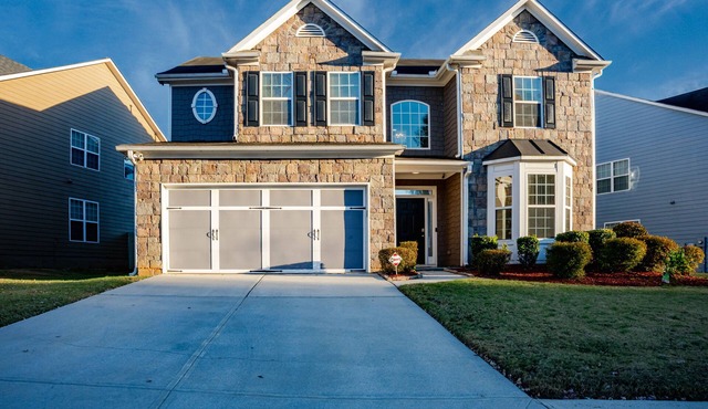 Spacious 5-bedroom house in terrific Lilburn with AC