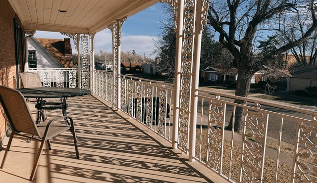 Spacious 5-bedroom house in charming Lubbock with WiFi and AC