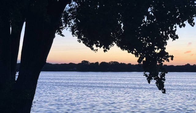 Spacious 5-bedroom house on Lake Butte des Morts in lovely Menasha.