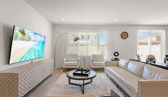 Spacious 5-bedroom house with AC｜The Elegant Retreat on Chance Dr #42474