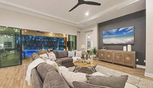 Spacious 5-bedroom house with WiFi and AC in charming Parrish