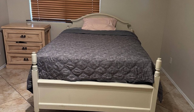 Spacious 5-bedroom house with AC, WiFi in brilliant Phoenix