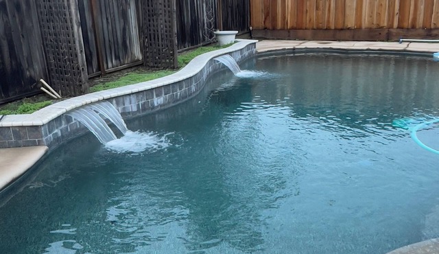 Spacious 5-bedroom house pool with WiFi, AC in awesome Turlock