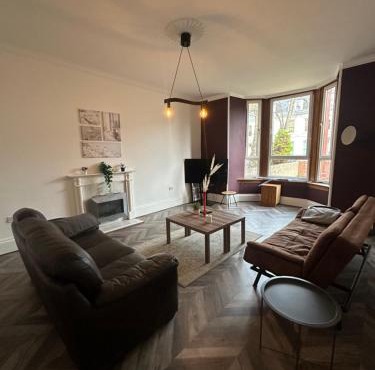 Spacious 5 Bedroom House Close to Central West End