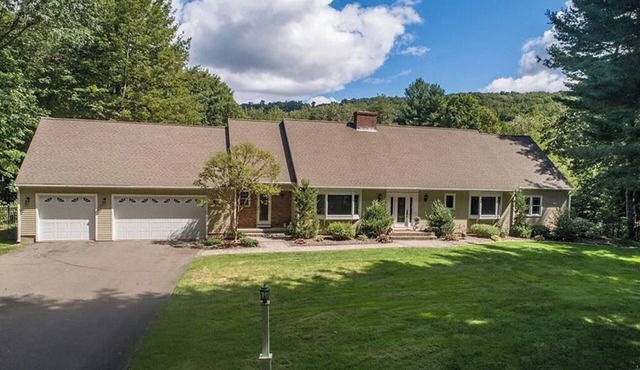 Spacious 5-bedroom house in gorgeous, convenient Avon with pool and fitness room