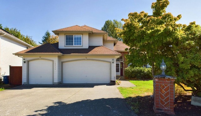 Spacious 5-bedroom house in Kent with AC, WiFi and close to all amenities!