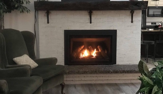 Spacious 5-bedroom house in welcoming Elk with WiFi and AC