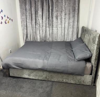 Spacious 5 bedroom house near Wood Green station, London