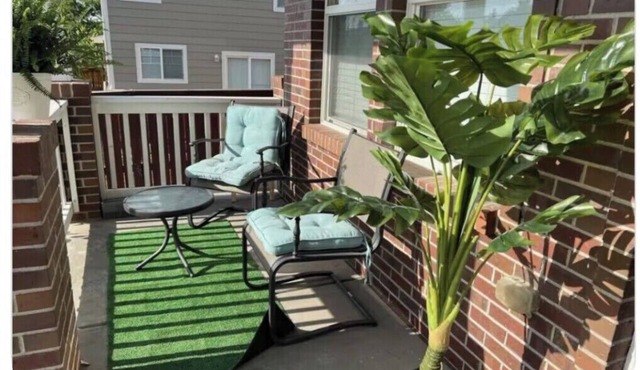 Spacious 5-bedroom house in charming Aurora with AC