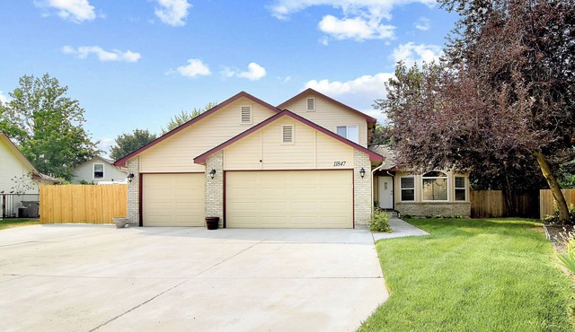 Spacious 5-bedroom house in Boise sleeps 12, treadmill, Fantastic location.
