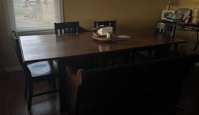 Spacious 5-bedroom house with AC, WiFi in tranquil Butler. Right outside of town