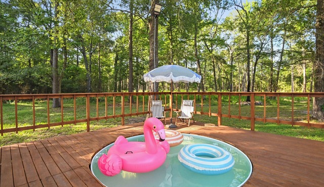 Spacious 5-bedroom house, sauna, pool, game room and speakeasy