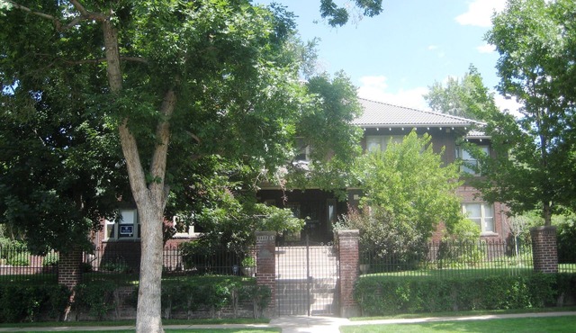 Spacious 5-bedroom house with fitness room and AC in enjoyable Denver