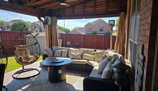 Spacious 5-bedroom house in fantastic DeSoto with AC
