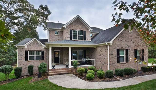 Spacious 5 Bedroom House, Walk to the Eno River & Trails, 10 min from Duke/RTP