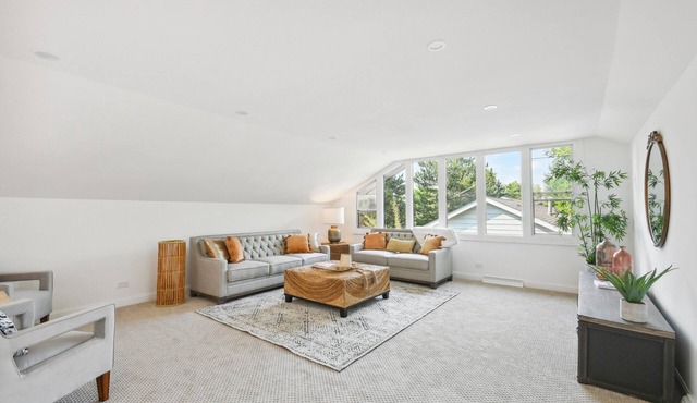 Spacious 5-bedroom house in delightful Golden