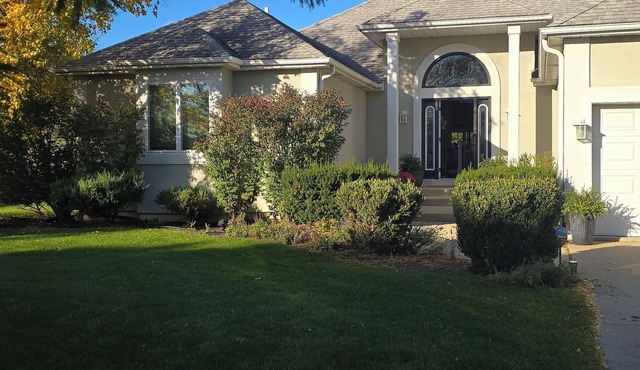 Spacious 5-bedroom house in enjoyable Itasca, 0.9 miles for MEDINAH COUNTRY CLUB