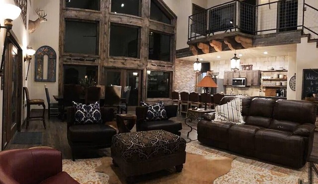 Spacious 5-bedroom house in serene Leakey with gorgeous views!