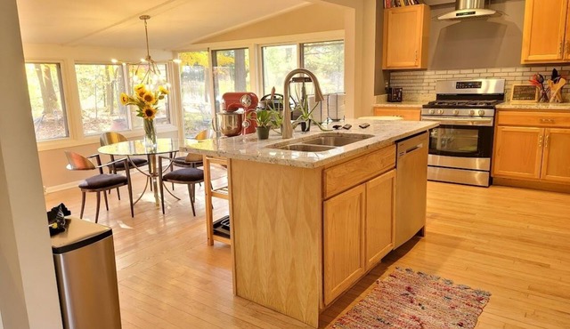 Spacious 5-bedroom house in awesome Mequon with WiFi, fitness room