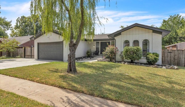 Spacious 5-bedroom house in Norman Norman Luxe Retreat. Pool & Hot Tub sleeps 14