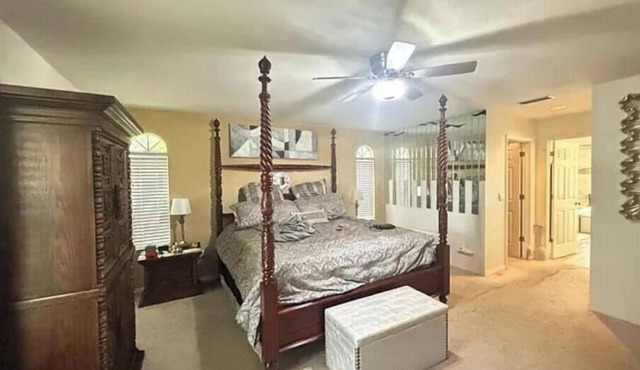 Spacious 5-bedroom house in amazing Odessa, 1 acre, Lake Front